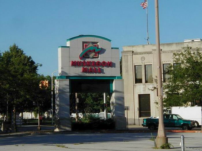 Muskegon Mall - Old Photos From Facebook Page On Mall (newer photo)